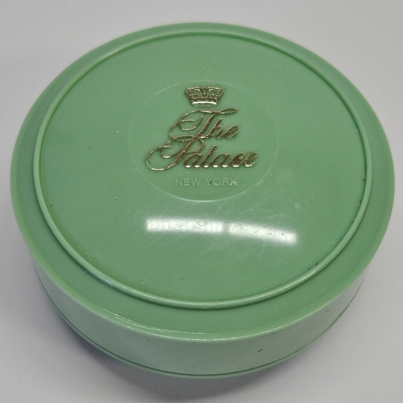 VINTAGE The Helmsley Palace Hotel New York Bar Soap Green Plastic Case Set 2 - Picture 3 of 5